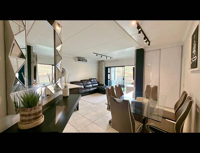 2 BEDROOM TOWNHOUSE FOR SALE IN OAKDENE